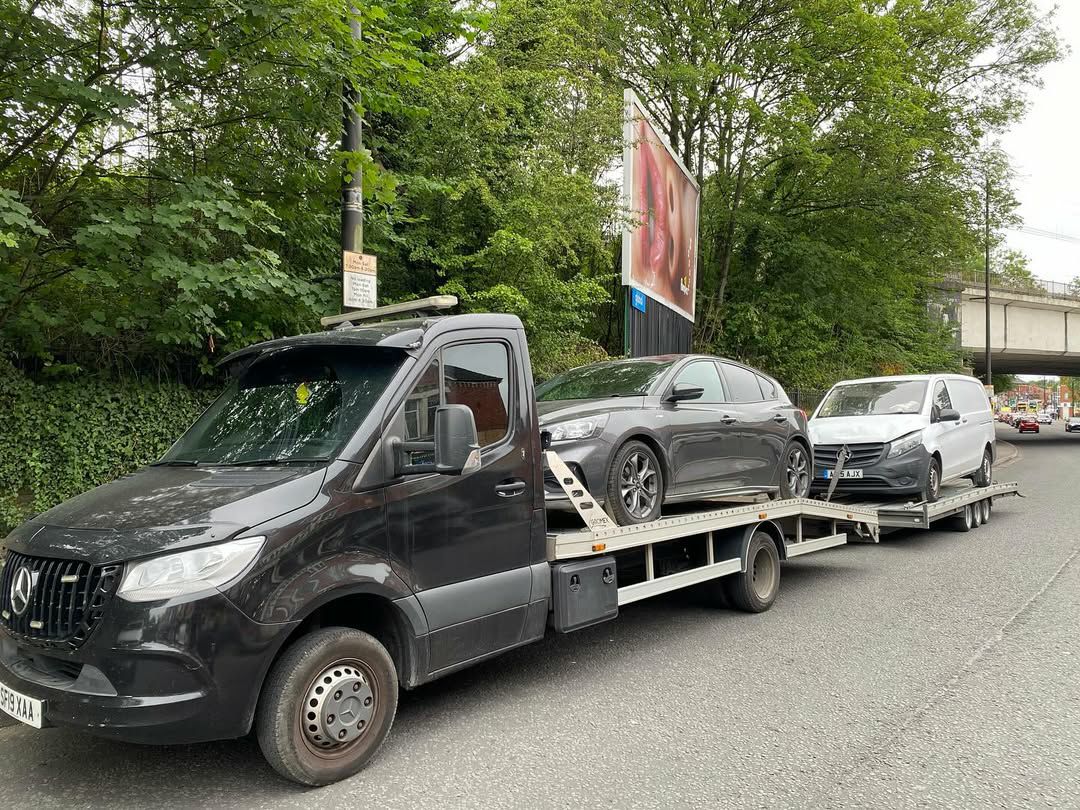Enclosed auto transport for luxury car